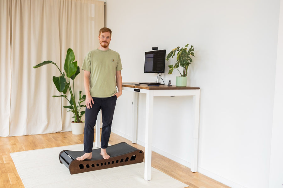 Dark wood, Standing at the desk