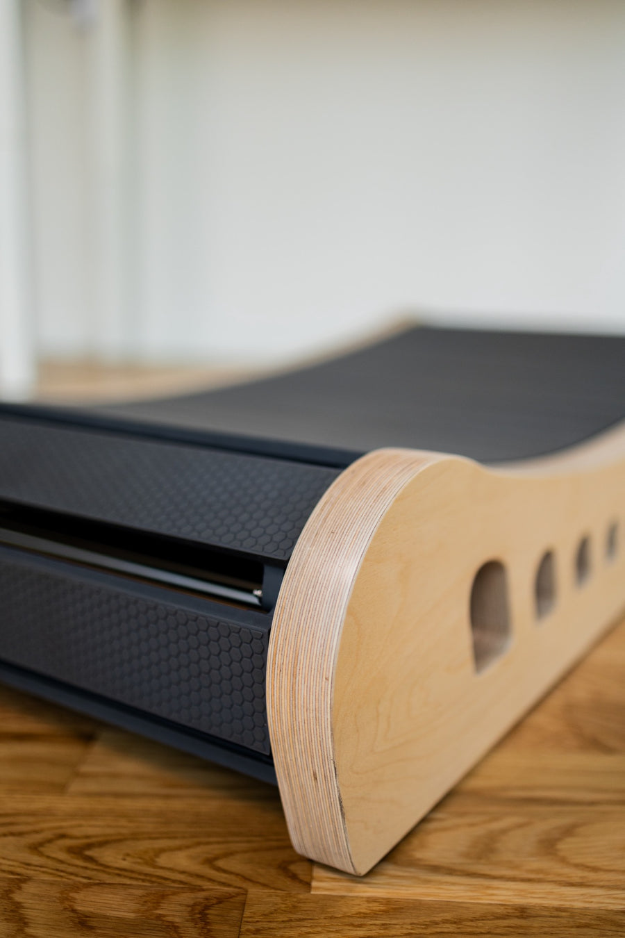 Natural and black, Product view