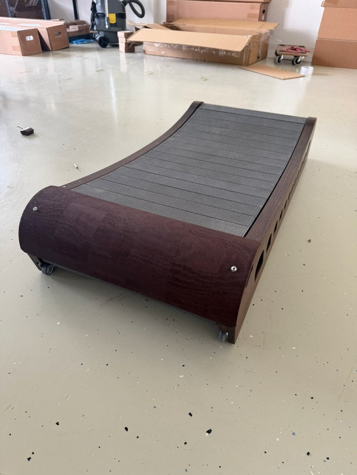 Plastic or cork: which front cover should a walking pad have?