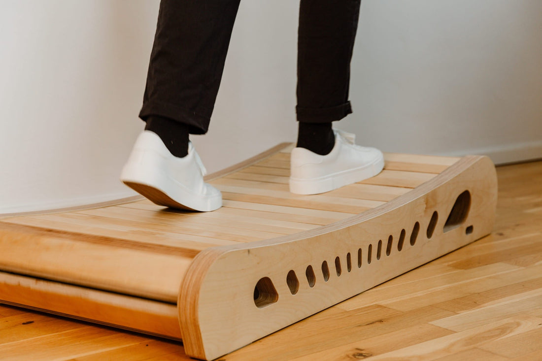 The Office Walker, a manual walking pad in wood and steel